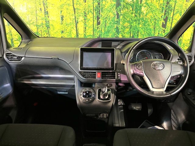 TOYOTA VOXY HYBRID 2014