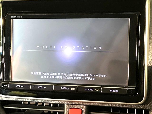 TOYOTA VOXY HYBRID 2014