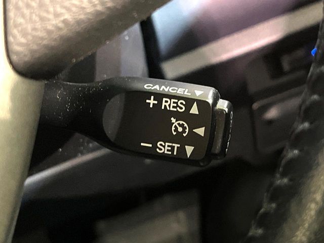 TOYOTA VOXY HYBRID 2014