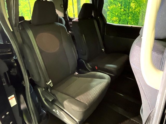 TOYOTA VOXY HYBRID 2014