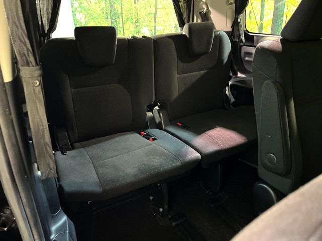 TOYOTA VOXY HYBRID 2014