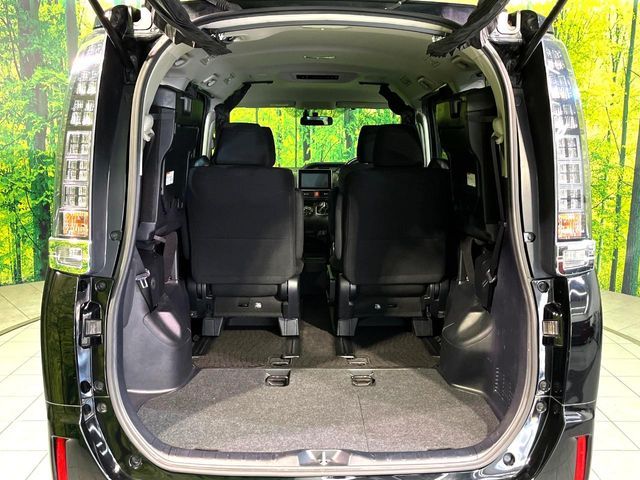 TOYOTA VOXY HYBRID 2014