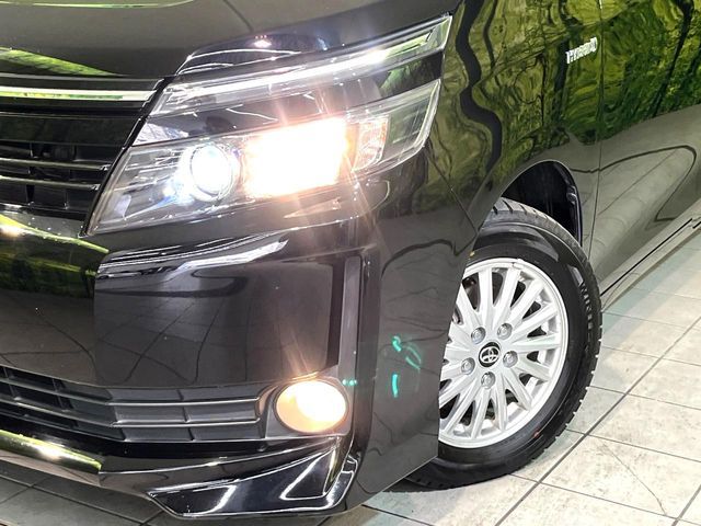 TOYOTA VOXY HYBRID 2014