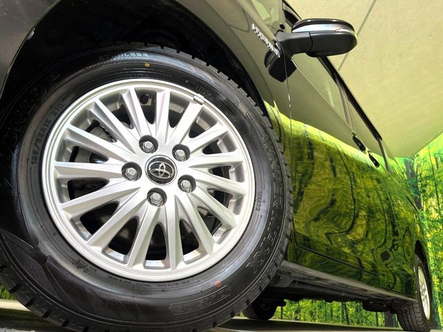 TOYOTA VOXY HYBRID 2014