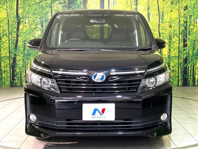 TOYOTA VOXY HYBRID 2014