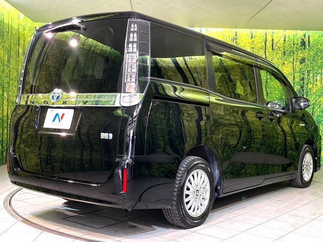 TOYOTA VOXY HYBRID 2014