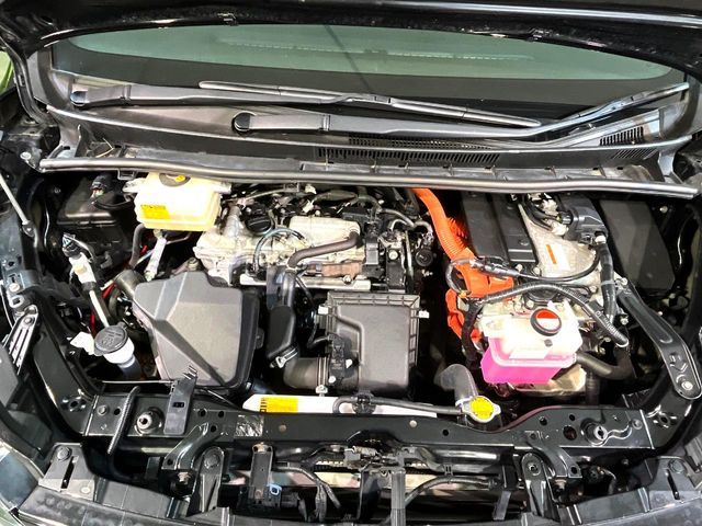 TOYOTA VOXY HYBRID 2014