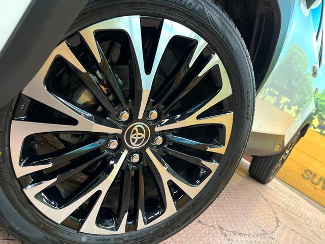 TOYOTA YARIS CROSS HYBRID 2025