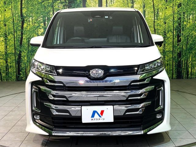 TOYOTA NOAH 2022
