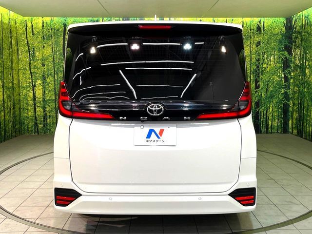 TOYOTA NOAH 2022
