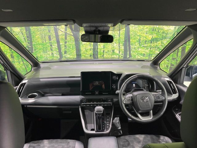 TOYOTA VOXY HYBRID 4WD 2024