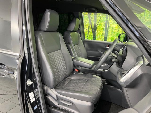 TOYOTA VOXY HYBRID 4WD 2024