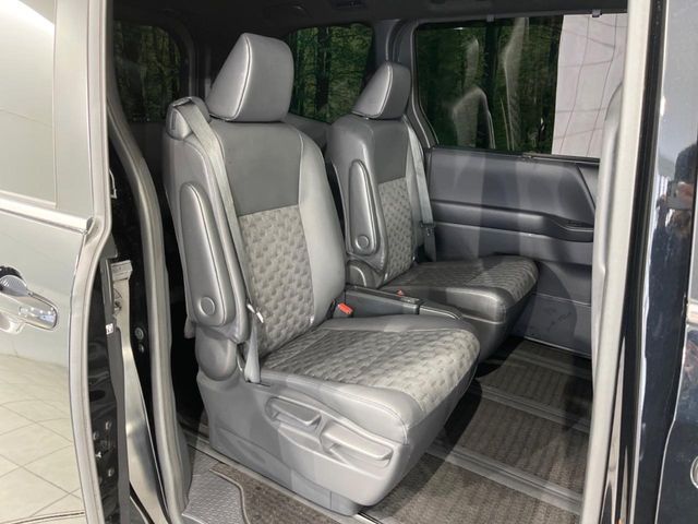 TOYOTA VOXY HYBRID 4WD 2024