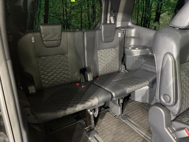 TOYOTA VOXY HYBRID 4WD 2024