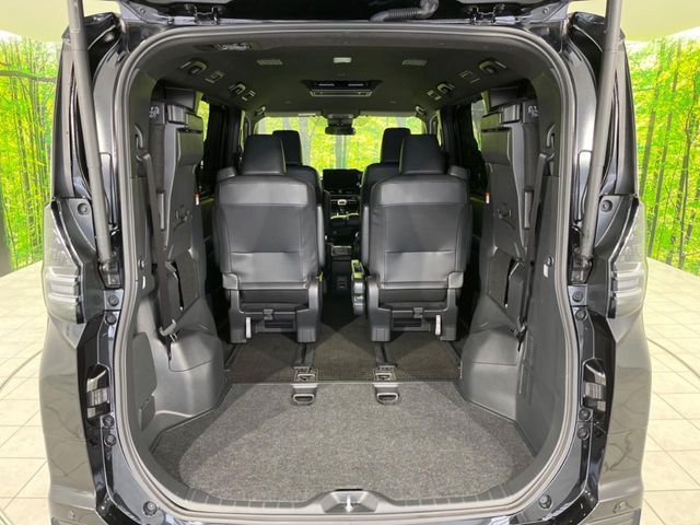 TOYOTA VOXY HYBRID 4WD 2024