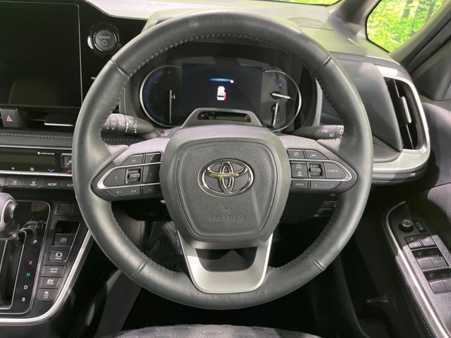 TOYOTA VOXY HYBRID 4WD 2024