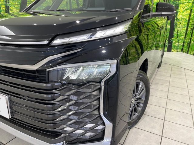 TOYOTA VOXY HYBRID 4WD 2024