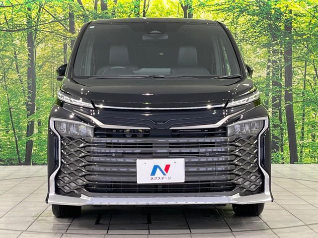 TOYOTA VOXY HYBRID 4WD 2024