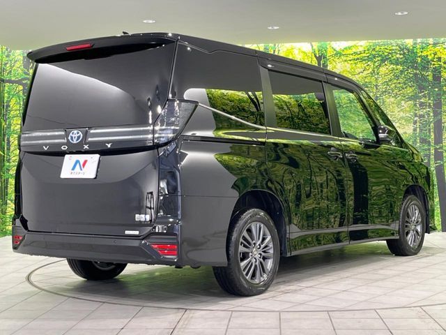 TOYOTA VOXY HYBRID 4WD 2024