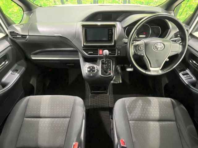 TOYOTA VOXY 4WD 2015