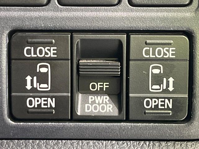 TOYOTA VOXY 4WD 2015