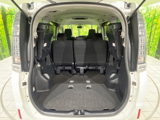 TOYOTA VOXY 4WD 2015