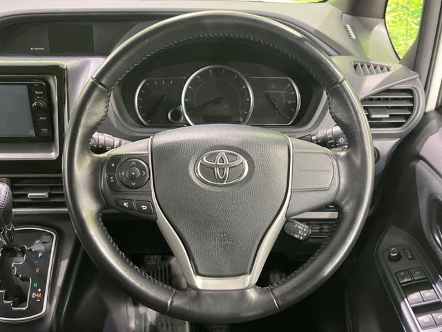 TOYOTA VOXY 4WD 2015
