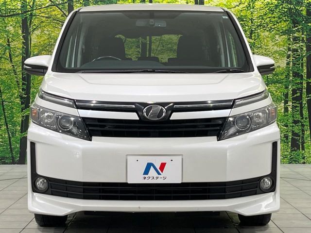 TOYOTA VOXY 4WD 2015