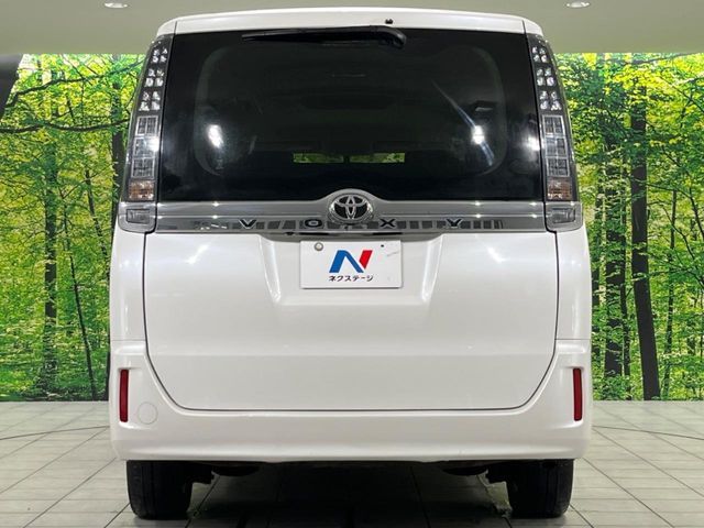 TOYOTA VOXY 4WD 2015