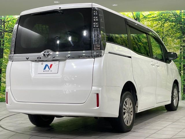 TOYOTA VOXY 4WD 2015