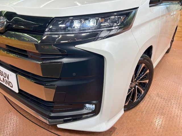 TOYOTA NOAH 2023