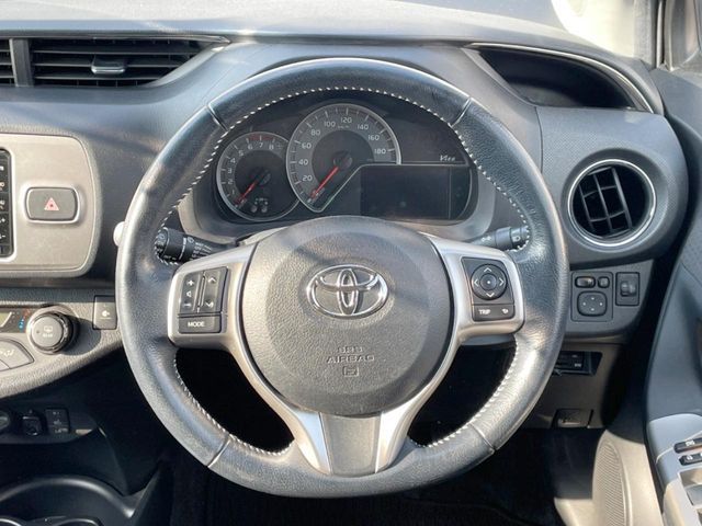 TOYOTA VITZ 2014