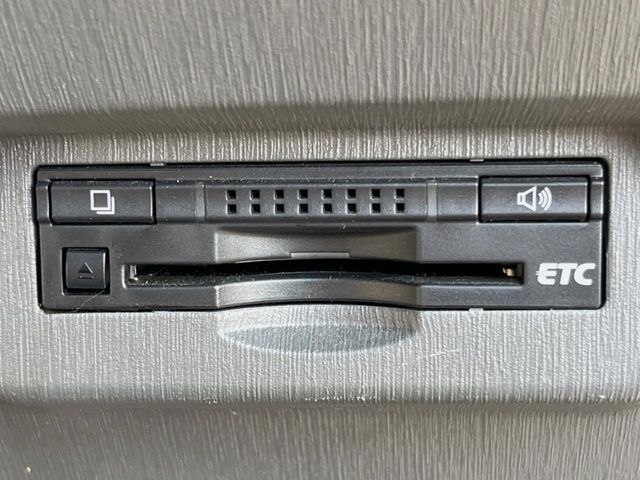 TOYOTA PRIUS Alpha 2013