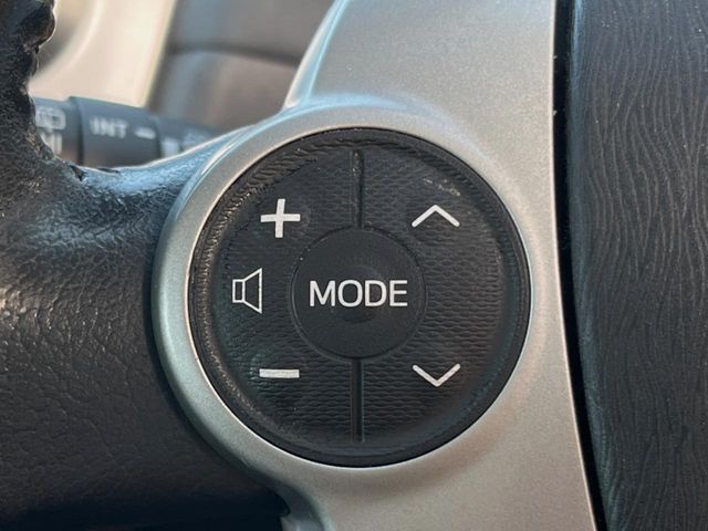 TOYOTA PRIUS Alpha 2013