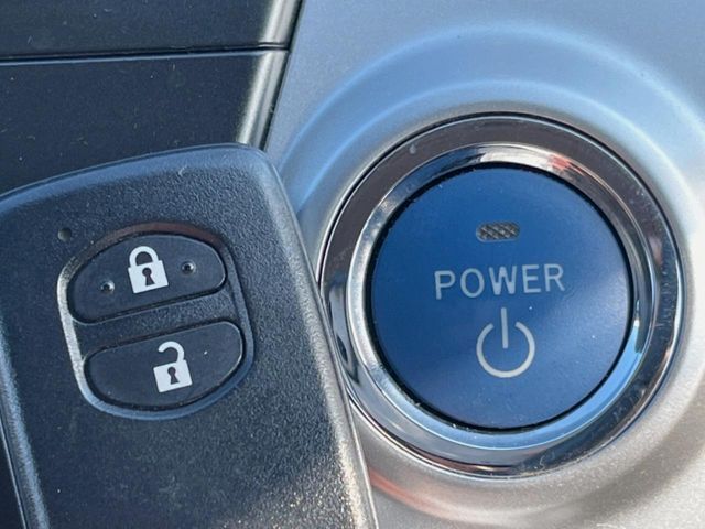 TOYOTA PRIUS Alpha 2013