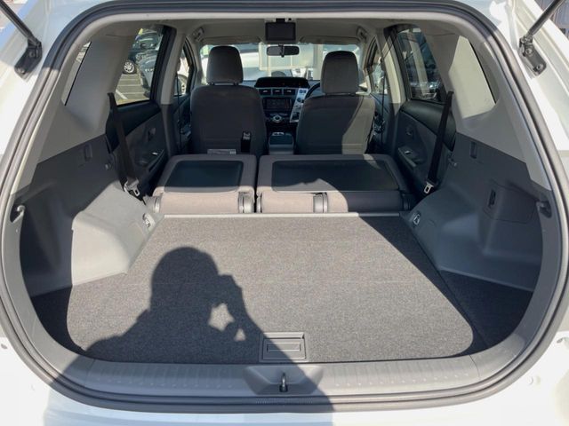 TOYOTA PRIUS Alpha 2013