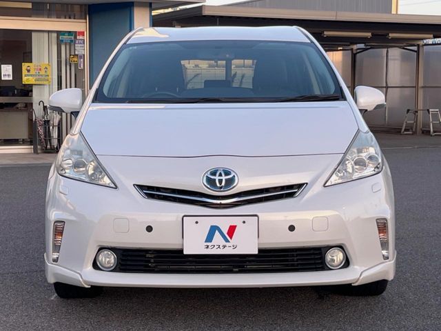 TOYOTA PRIUS Alpha 2013