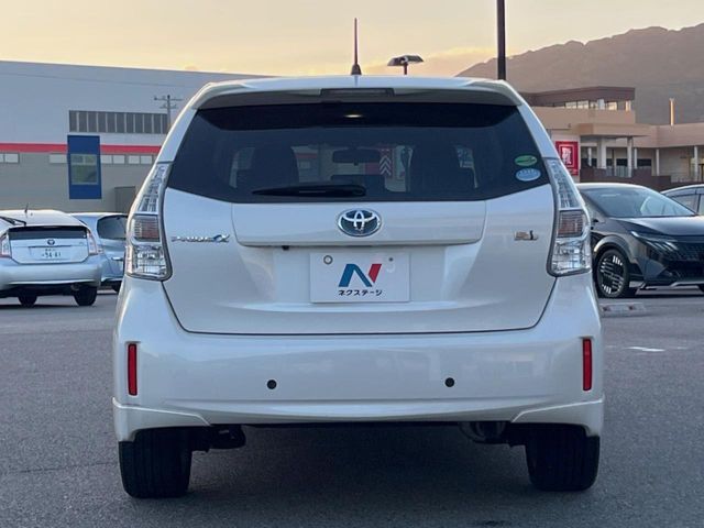 TOYOTA PRIUS Alpha 2013