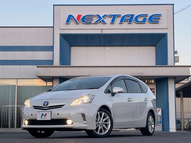 TOYOTA PRIUS Alpha 2013