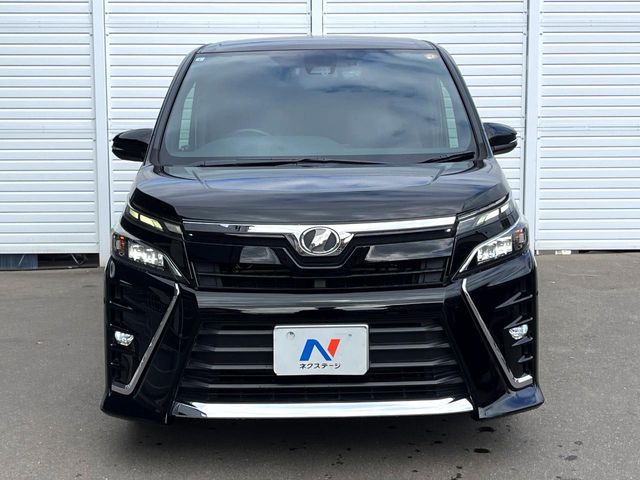 TOYOTA VOXY 2017