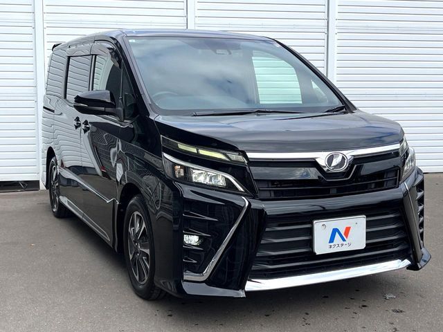 TOYOTA VOXY 2017