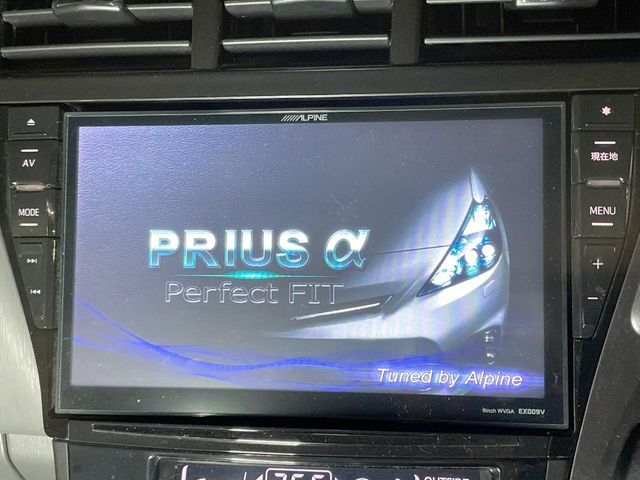 TOYOTA PRIUS Alpha 2013