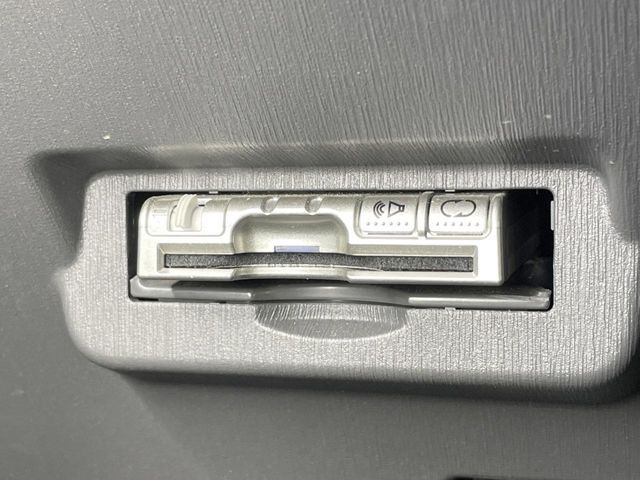 TOYOTA PRIUS Alpha 2013