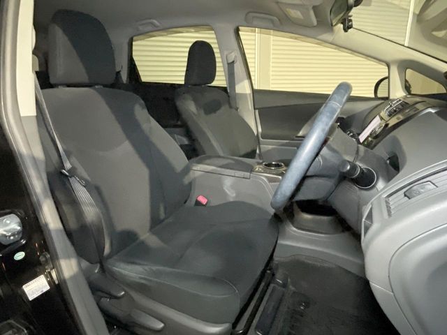 TOYOTA PRIUS Alpha 2013