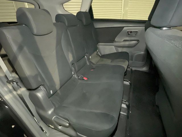 TOYOTA PRIUS Alpha 2013