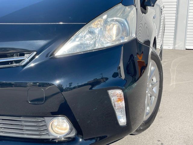 TOYOTA PRIUS Alpha 2013