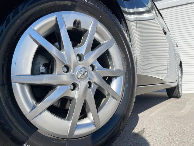 TOYOTA PRIUS Alpha 2013