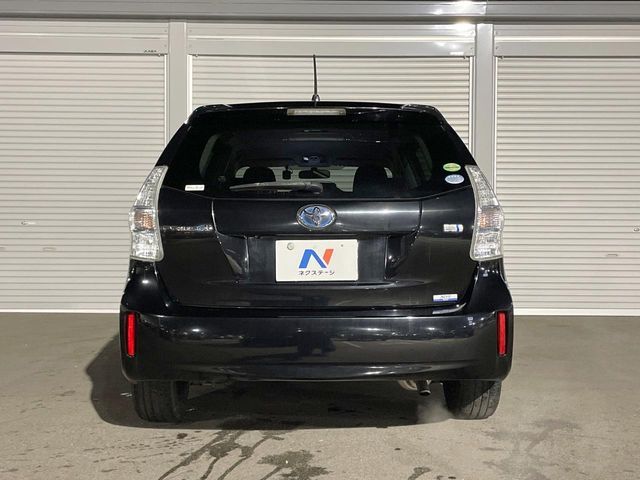 TOYOTA PRIUS Alpha 2013