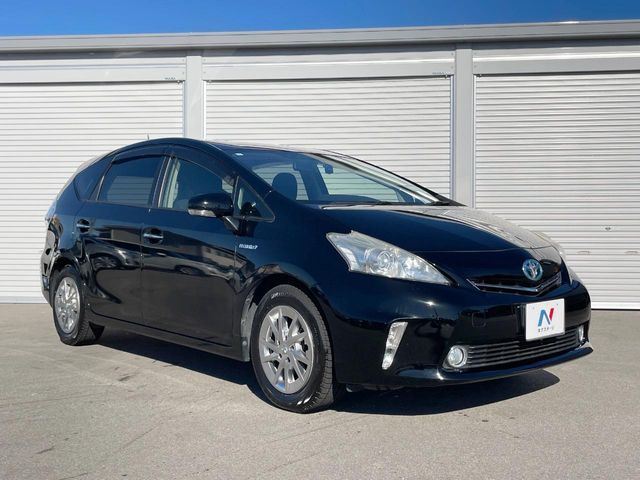 TOYOTA PRIUS Alpha 2013