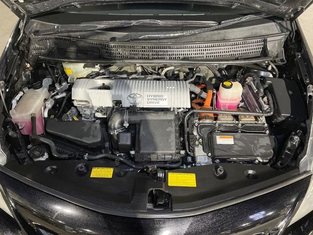 TOYOTA PRIUS Alpha 2013